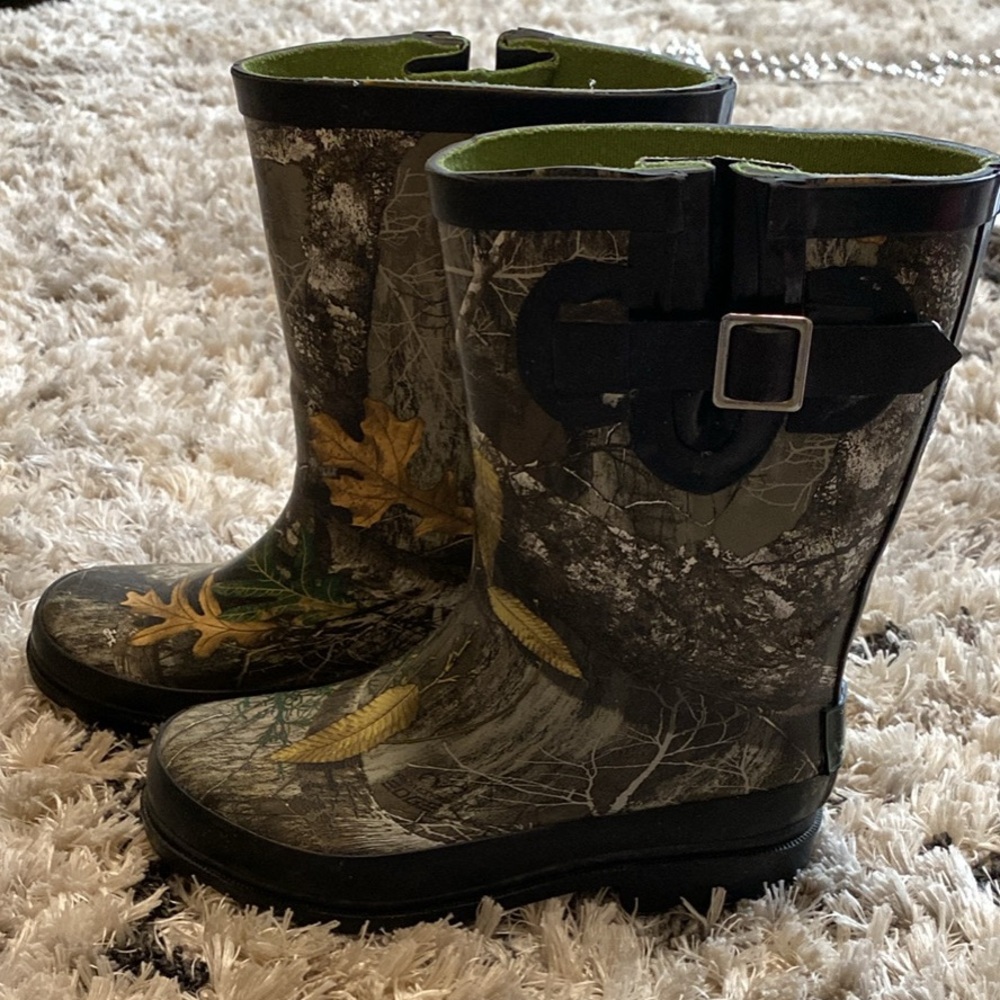 Magellan Outdoors Youth Camo Rubber Boots Size 1